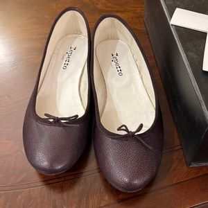 Repetto goatskin ballerina flats size 8, beautiful aubergine color